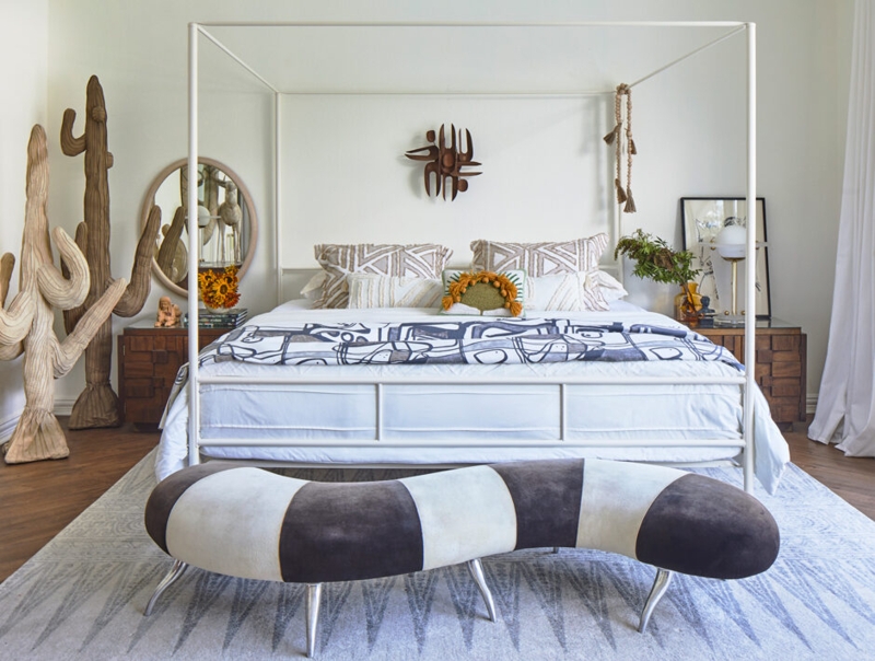 Wavy Silhouette Striped Bed Bench in Eclectic Bedroom