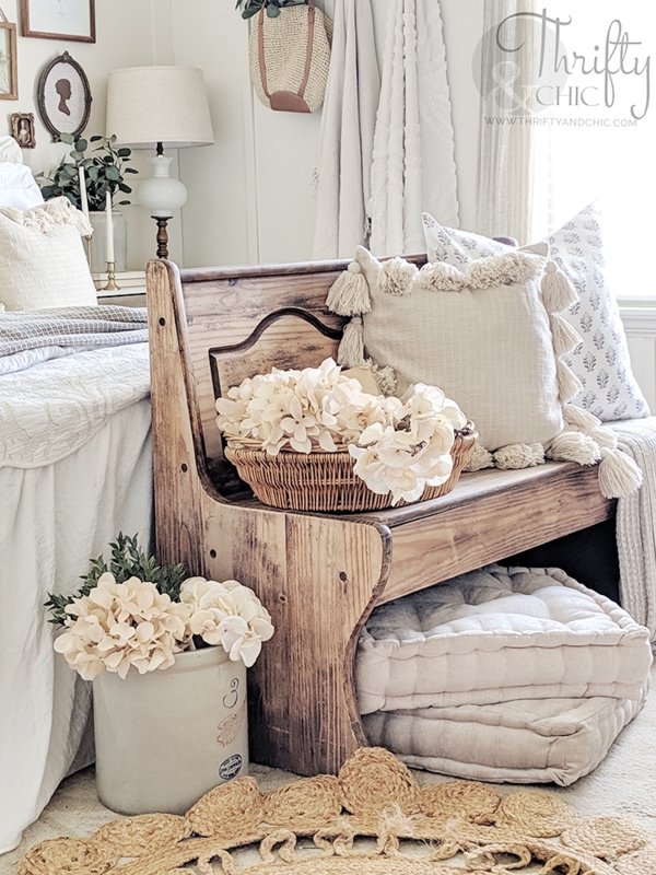 Wood Accent Bench Styling with Woven Scalloped Jute Rug and Storage
