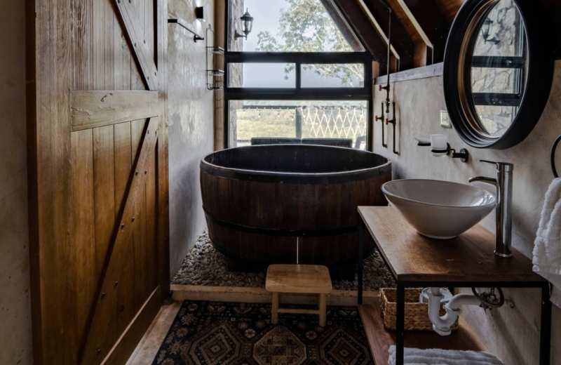 Wooden Barrel Soaking Tub Ideas with Pebble Flooring