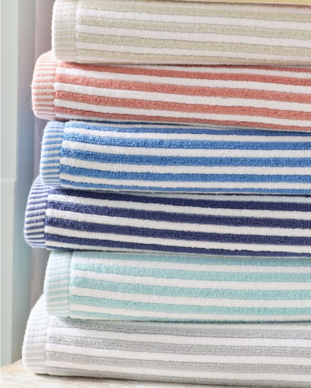 Bath Towel with Ribbed Texture and Fringed Edges, Woven Fabric
