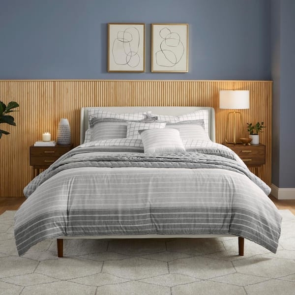Bedding Set: Gray Striped Pattern Comforter with Wingback Style