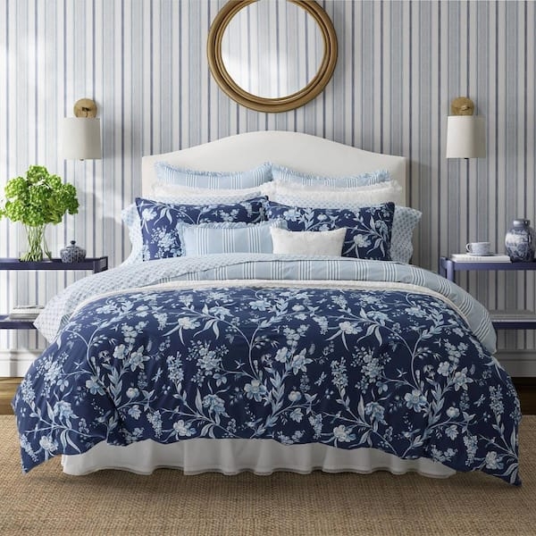 Comforter Set with Branch Toile Print and Arched Headboard Styling