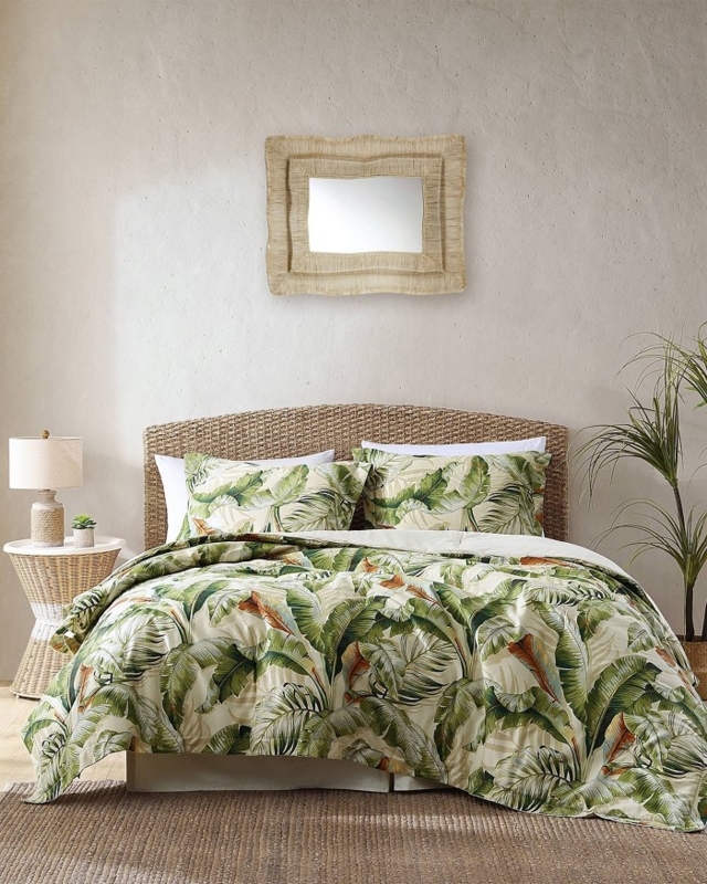 Comforter Set with Oversized Botanical Print in Cream and Sage