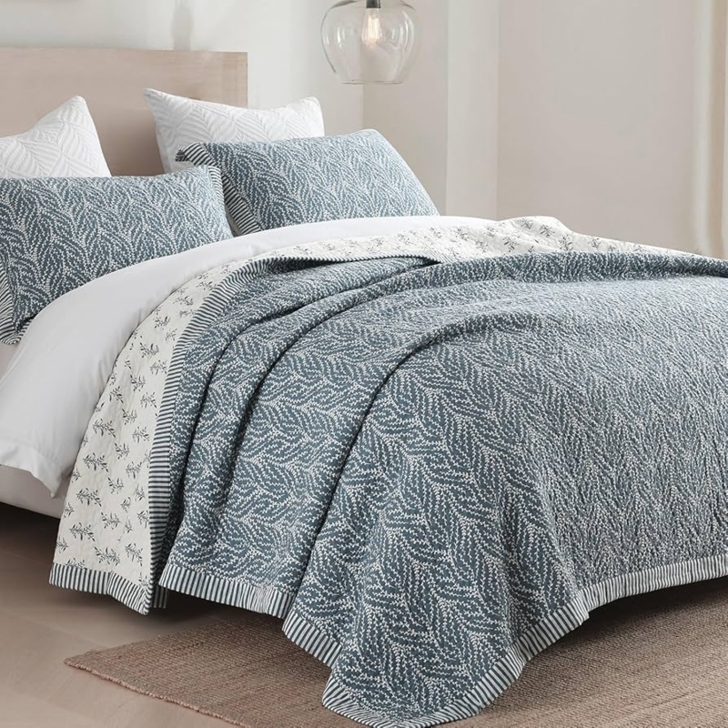 Grayish-Blue Reversible Botanical Print Quilt Set