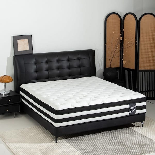 Hybrid Mattress with Striped Sides and Button Tufted Headboard
