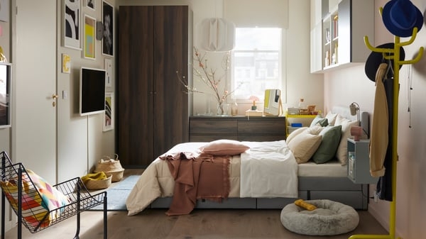 Integrated Storage Bed for Small Spaces with Earth Tone Textiles
