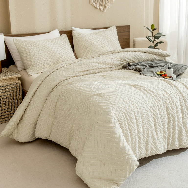 Modern Bohemian Comforter Set, Beige Geometric Tufted Diamond Pattern.