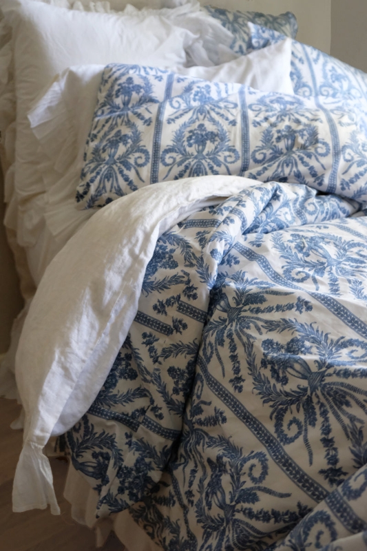 Monochromatic Bedding Set with Matching Toile Wallpaper and Duvet