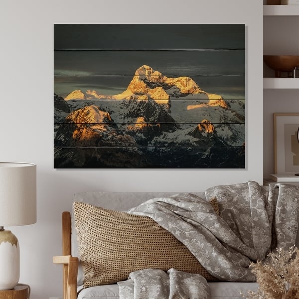 Planked Wood Wall Art: Rustic Mountain Sunset Motif on Natural Pine