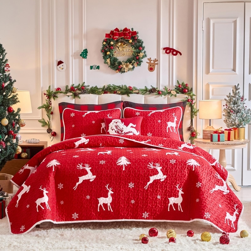 Quilt Set Reindeer and Snowflake Pattern Christmas Themed Print