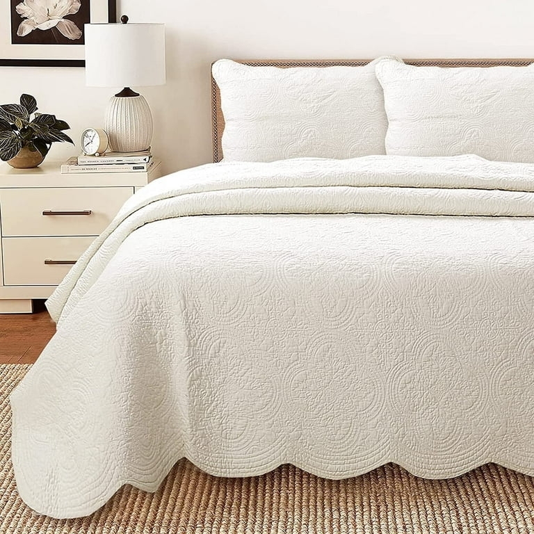 Quilt Set Victorian Medallion Matelasse Scalloped Edge Cream Bedding