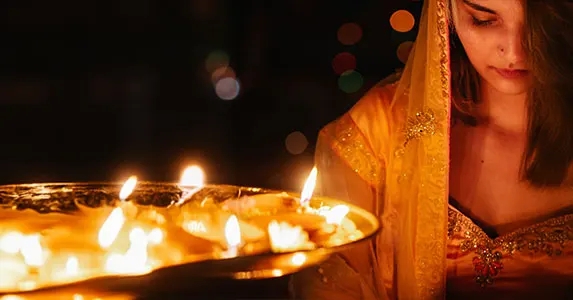 Reflective Gold Candle Tray Display with Multiple Flickering Lights