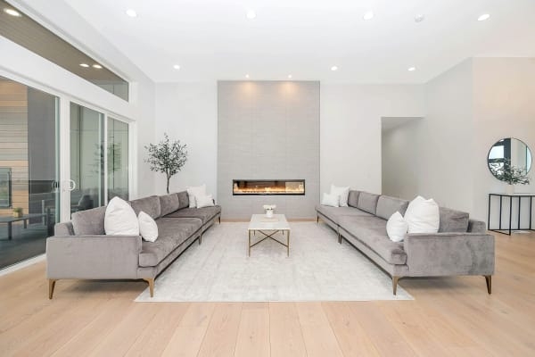Symmetrical Minimalist Living Room Layout and Linear Fireplace Wall