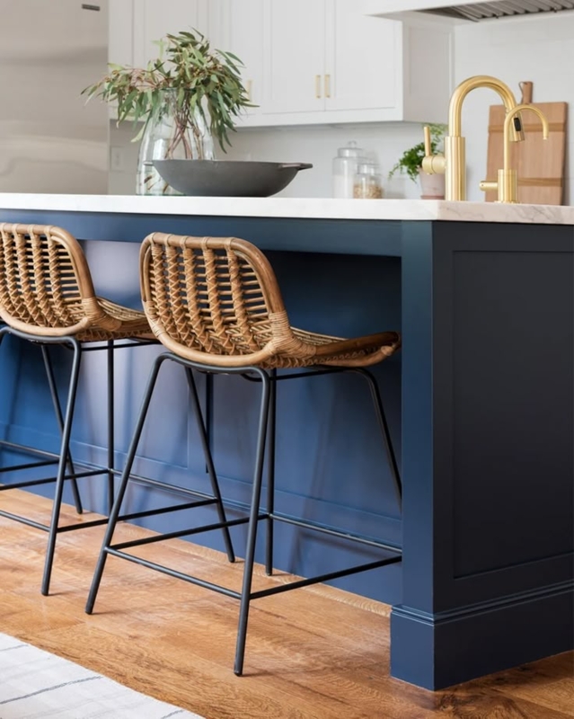 Bar Stool Black Metal Base Splayed Legs Curved Woven Seat