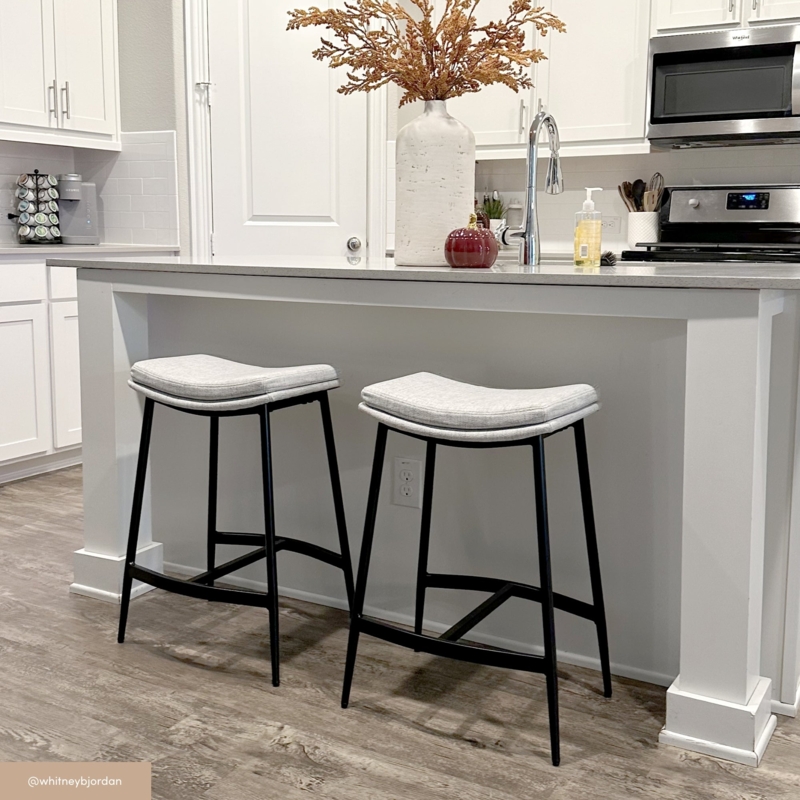 Bar Stool Saddle Seat Backless Design with Black Metal Frame
