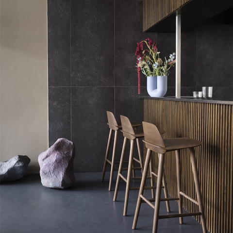 Bar Stool Scandinavian Style Warm Wood Low Curved Backrest
