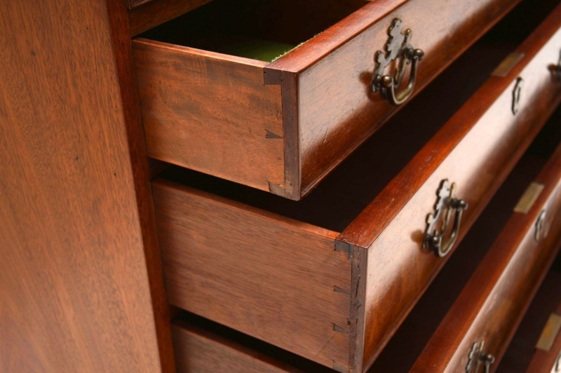 Chest Of Drawers Mahogany Finish Ornate Brass Pulls Dovetail