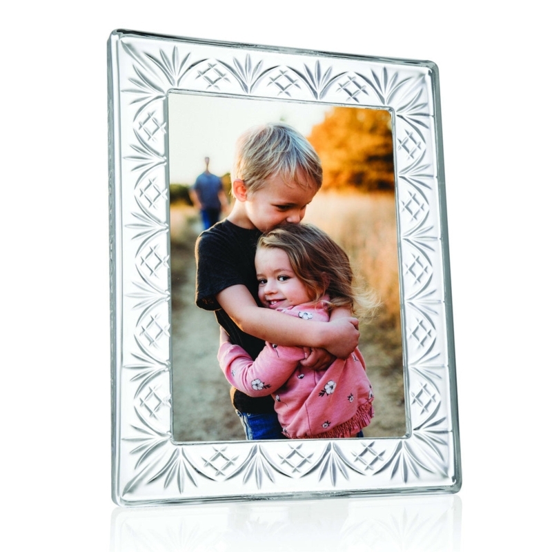 Elegant Crystal Picture Frame with Diamond Cut Pattern and Bevel
