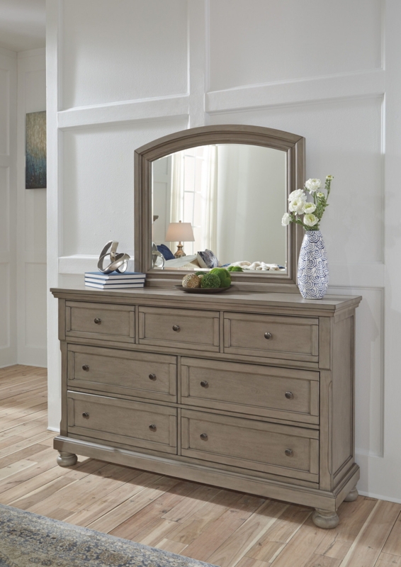 Transitional Dresser Set with Arched Mirror and Classic Bun Feet