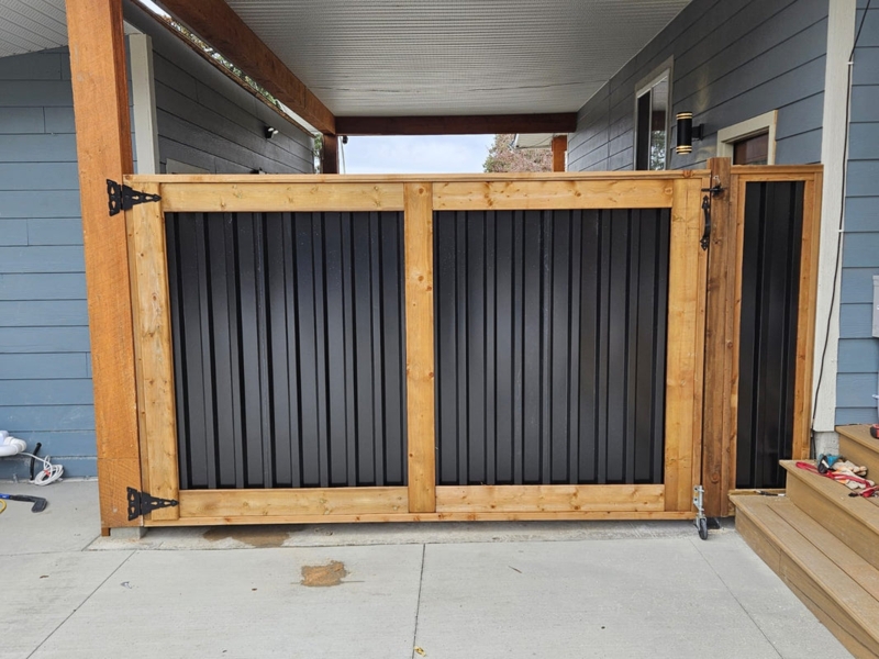 Driveway Gate Corrugated Metal Panels Wood Frame with Caster Wheel