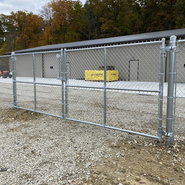 Galvanized Industrial Chain Link Double Leaf Gate with Mid Rail