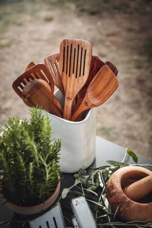 Kitchen Utensil Set Variegated Wood Grain Acacia Style Crock