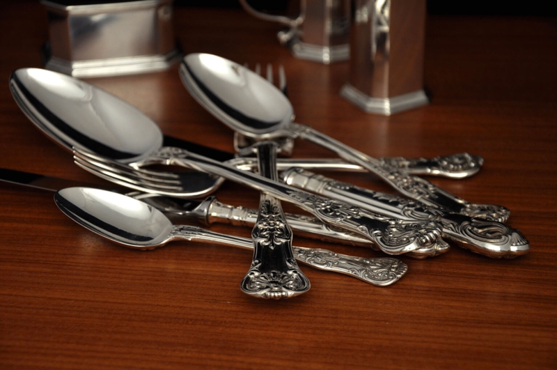 Luxury Flatware Set Filigree Detailing Polished Metal