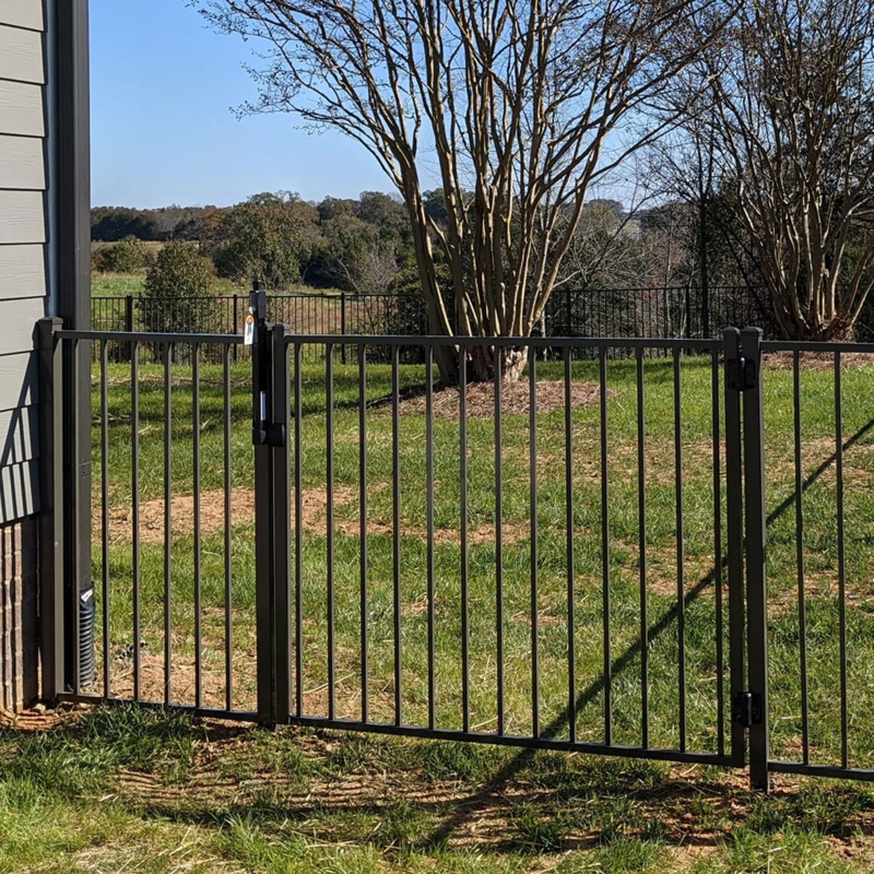 Matte Black Aluminum Gate Smooth Top Rail Two Rail Design