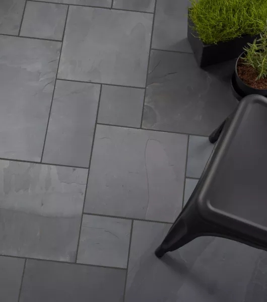 Outdoor Tiles: Cleft Texture, Charcoal, Modular Arrangement, Stone-Like