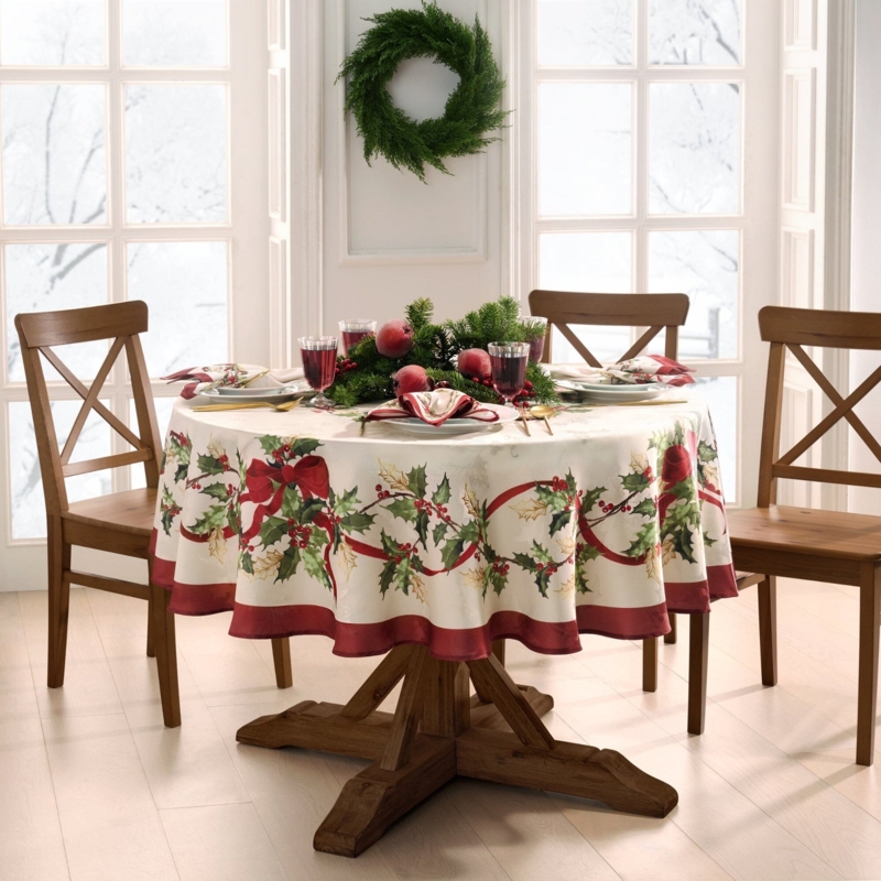 Round Tablecloth Holly Bow Garland Hem Border