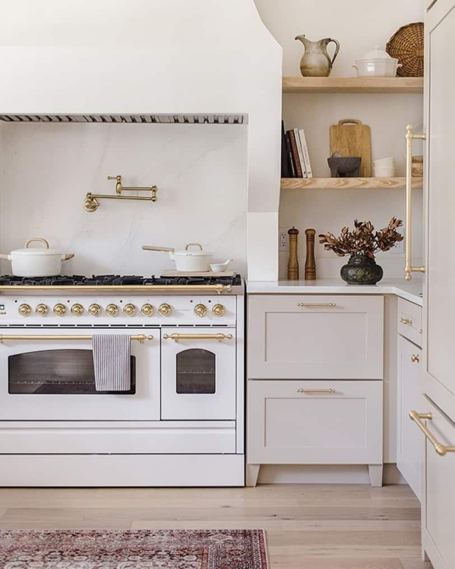 Shaker Cabinetry with Gold Hardware and Professional Range (66 characters)