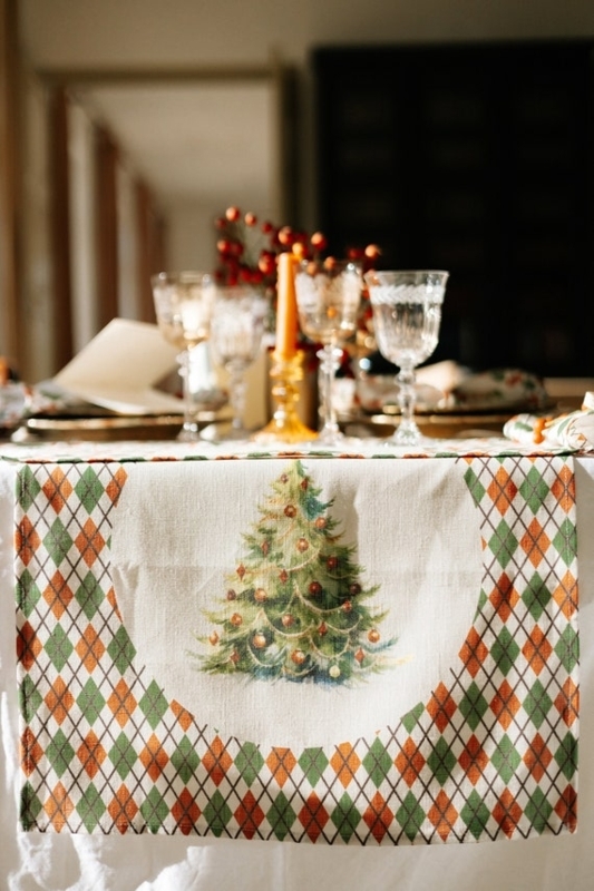 Table Runner Argyle Border Design Vintage Tree Retro