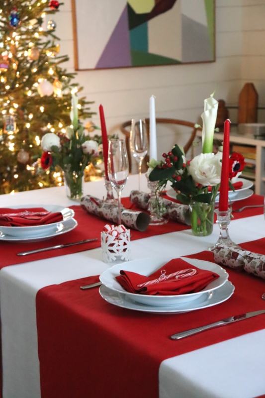 Table Runner Vibrant Red Linen-Like Texture Traditional Holiday