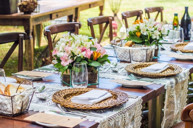 Table Runner White Lace Pattern Rustic Chic for Outdoor Garden Dining