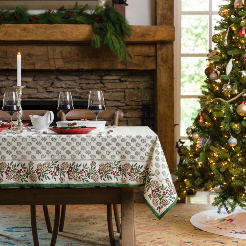Tablecloth Festive Botanical Pinecone Garland Border Rustic Style