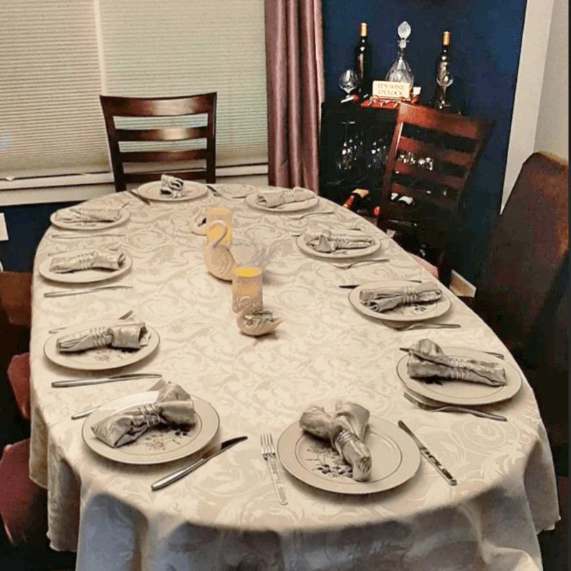 Tablecloth Oval Shape Ivory Damask Pattern Swan Centerpiece