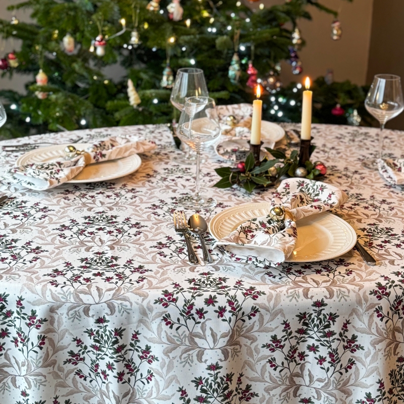 Tablecloth Round Linen-Like Texture Botanical Ivy and Berry Print