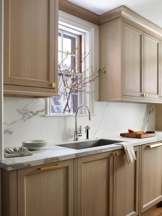 Transitional Kitchen: Light Brown Shaker Cabinets, Marble Backsplash