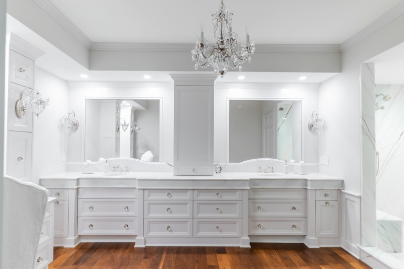 Vanity with Center Tower Cabinet & Arched Backsplash