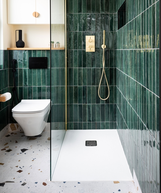 Wet Room Design: Glossy Vertical Tiles & Terrazzo Floor