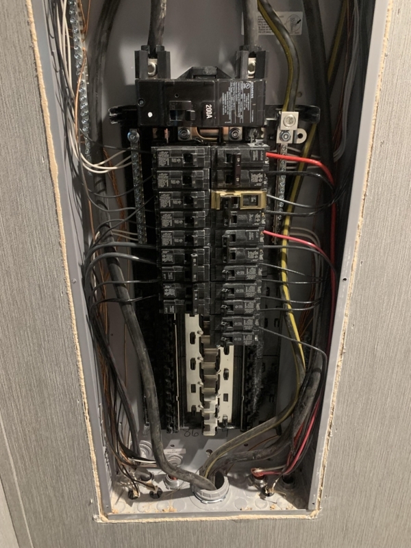 200 Amp Electrical Panel with Organized Wiring in Recessed Installation