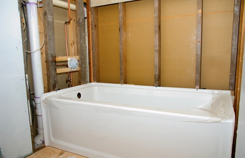 Alcove Bathtub Installation Guide showing White Apron Front