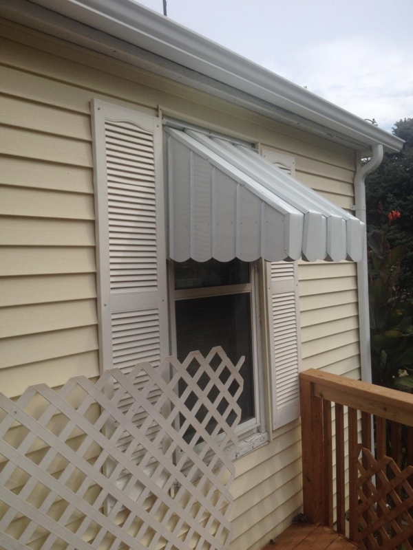 Aluminum Window Awning with Scalloped Valance