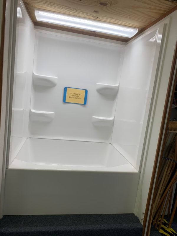 Bathtub Alcove Tub with Integrated Shelves and High Gloss Finish