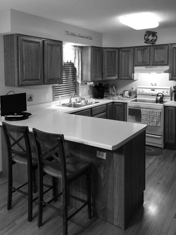 Breakfast Bar with X-Back Stools: Traditional Wood Kitchen Peninsula