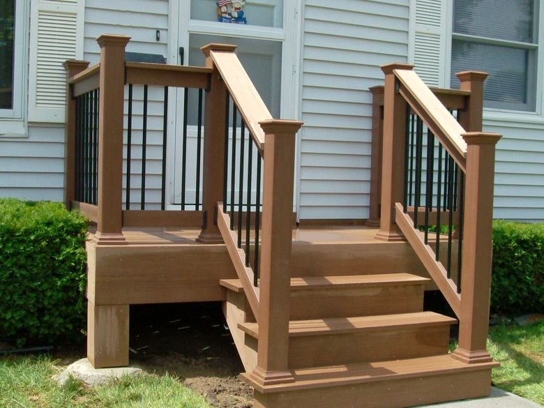 Composite Stairs for Mobile Homes with Pyramid Post Caps