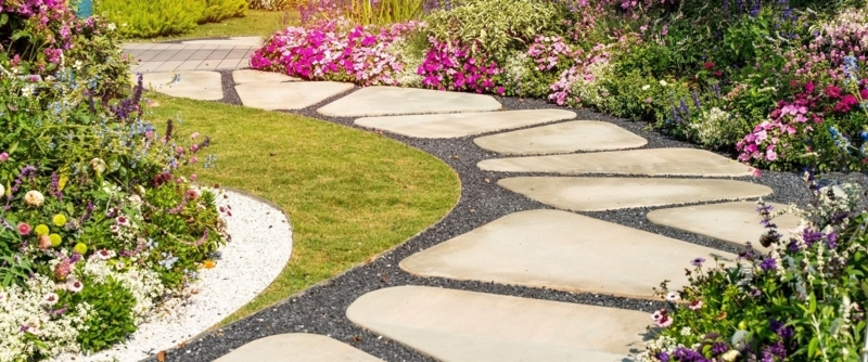 Contemporary Garden Path with Irregular Pavers in Gravel