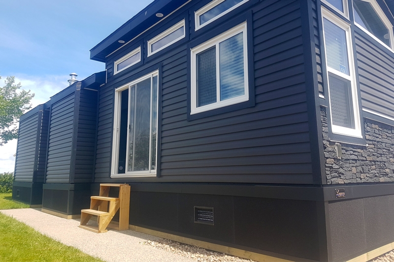 Contemporary Mobile Home Skirting: Navy Siding, Black Trim Palette.