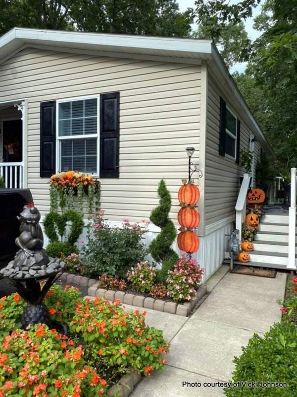 Festive Autumn Porch Styling with Pumpkin Decor