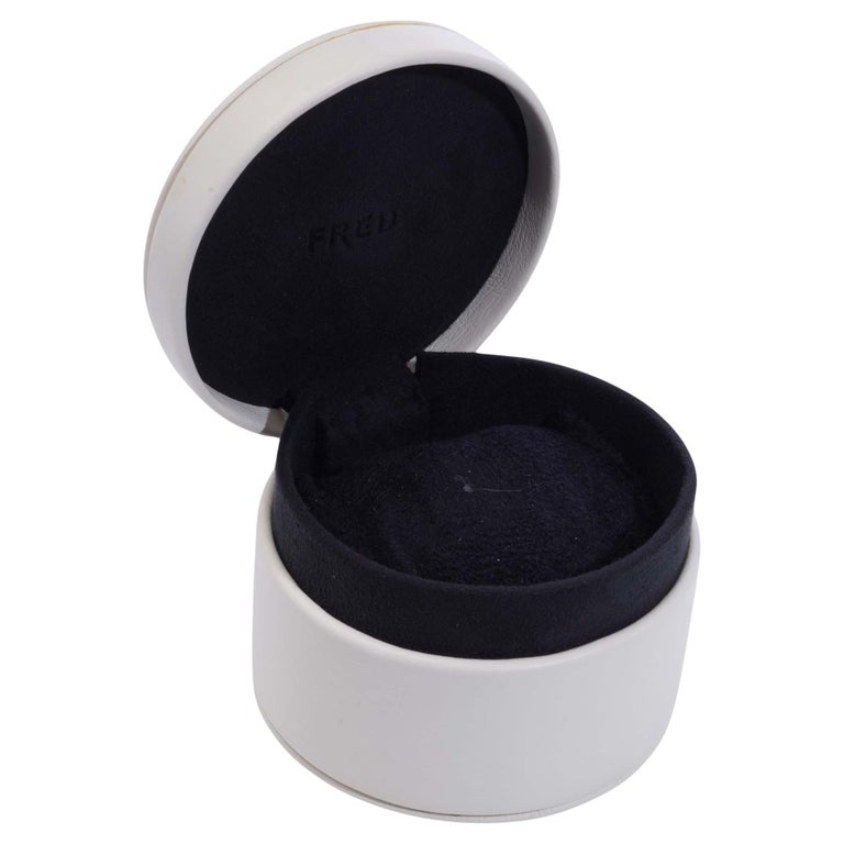 Jewelry Box White Round Leather-Like Navy Velvet Contrast Lining